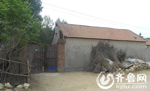 记者跟随在自来水公司的工作人员来到泰安市岱岳区山口镇西碾疃村