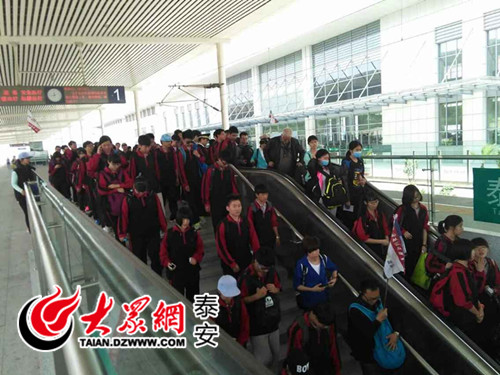 680位北京中学生在高铁泰安站的经历