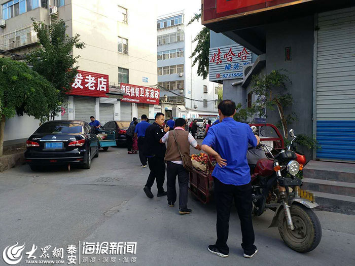 车辆随停,沿路售卖,垃圾随抛,大声喧哗等等问题,让泰山区迎春路沿线