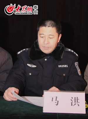 泰安市交警支队直属二大队大队长马洪出席仪式(记者 李泽 摄影报道)