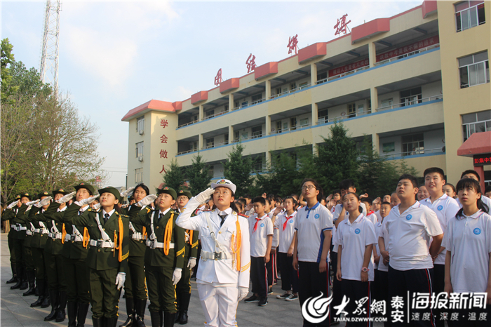 东平县彭集街道中学举行"积极迎接考试,做文明诚信中学生"主题升旗