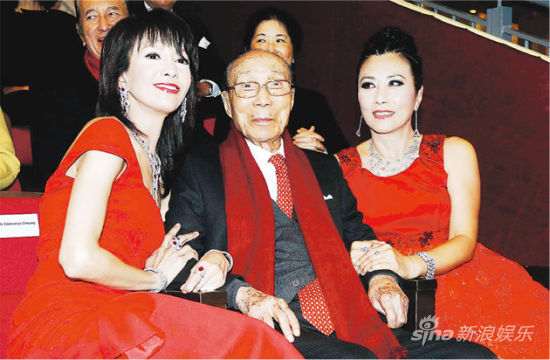 汪明荃尊敬六叔是娱乐圈精神领袖,郑裕玲更难忘六叔这位勤奋的老板。