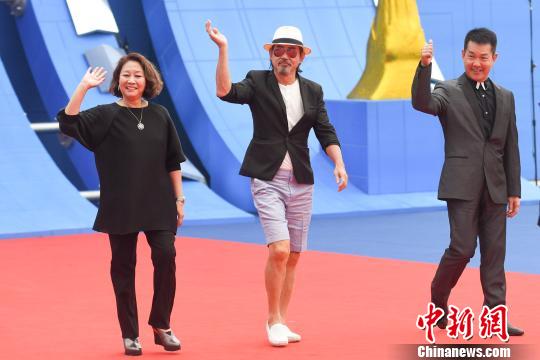 成龙国际动作电影周大同闭幕袁和平获终身成就奖